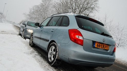 Je kunt op twee manieren op wintersport gaan. Zo goedkoop mogelijk, naar een tweesterrenstek met een spaardieseltje zoals de zuinige Fabia Greenline Combi. Of je pakt volledig uit, reserveert een supe