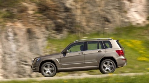 Wat is dat toch met de Mercedes-Benz GLK? Bouw je een stoere, compacte Gelnde in de geest van de legendarische G-Klasse, wil bijna niemand 'm (in Nederland) hebben! Onlangs is de compacte SUV verni