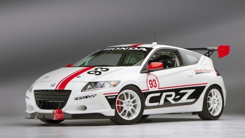 Kijk, dit is nou de Honda CR-Z in optima forma! Tijdens Le Mans pakt Honda uit met de CR-Z Hybrid Racer. De 'groene' sportcoup is getransformeerd in een echt snelle scheurneus met 200 pk!