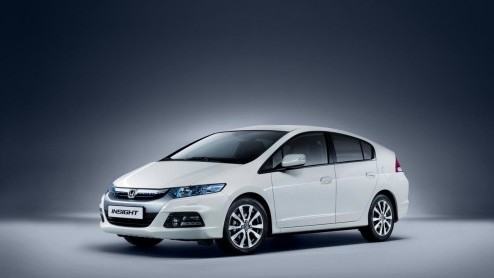 Vlak na de introductie van de nieuwe Honda Civic is nu de vernieuwde Insight aan de beurt om te worden voorgesteld. Vanaf morgen staat het gevolueerde model bij de dealer.
