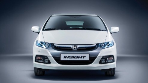 Vlak na de introductie van de nieuwe Honda Civic is nu de vernieuwde Insight aan de beurt om te worden voorgesteld. Vanaf morgen staat het gevolueerde model bij de dealer.