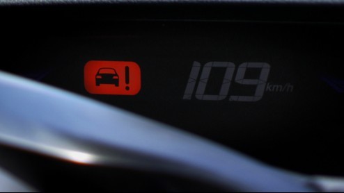Honda staat graag even stil bij de veiligheid van de nieuwe Honda Civic. Dankzij een speciaal frame, innovaties ten behoeve van voetgangersveiligheid en het Collision Mitigation Braking System speelt 
