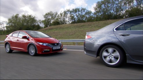 Honda staat graag even stil bij de veiligheid van de nieuwe Honda Civic. Dankzij een speciaal frame, innovaties ten behoeve van voetgangersveiligheid en het Collision Mitigation Braking System speelt 