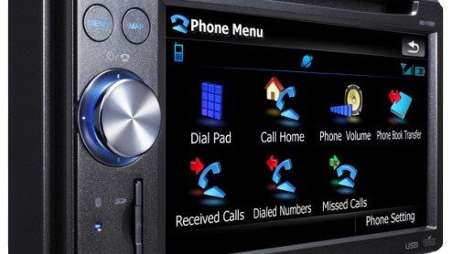 Alfa levert de 159 Business met een tijdelijk leverbaar optiepakket, met onder meer lederen bekleding in diverse tinten, en een fullscreen Pioneer navigatiesysteem. Uiteraard tegen een aantrekkelijk p