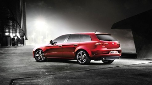 Een Alfa 159 niet sportief? Volgens de Italianen zelf kan het nog wel een tandje scherper. Met de introductie van de Alfa 159 Sport zet het merk de punt-op-de-i. De Sport onderscheidt zich in het in