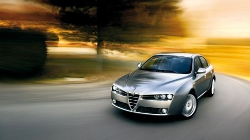 Alfa Romeo breidt het gamma van haar sportieve stijlvolle middenklasser 159 uit met een gelimiteerde uitvoering Strada. Deze uitvoering kenmerkt zich door spraakgestuurde Blue&Me Navigatiesysteem, dat