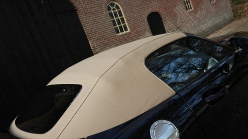 Hoe wordt het rijden in een Mercedes-Benz SLS AMG nog leuker? Precies, door er een Roadster van te maken! Tenzij je niet warm wordt van 571 pk langs je haren en liever iets anders hoort dan het gebuld