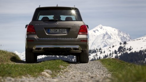 Wat is dat toch met de Mercedes-Benz GLK? Bouw je een stoere, compacte Gelnde in de geest van de legendarische G-Klasse, wil bijna niemand 'm (in Nederland) hebben! Onlangs is de compacte SUV verni