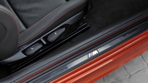 Men zegt wel eens; geen afscheid zonder vuurwerk. En dus komt BMW in de nadagen van de huidige 1 Serie met een spetterend topmodel, de 1 Serie M Coup. Voor 80 mille rijd je knallend de showroom uit m
