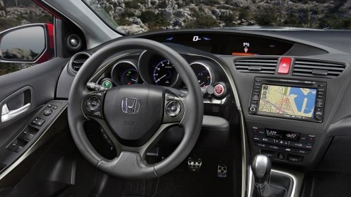 De nieuwe Civic is in Nederland en staat vanaf dit weekend in de showroom. Wie deze populaire middenklasser wil bewonderen of proefrijden kan vanaf zaterdag terecht bij alle Honda-dealers. De vanafpri