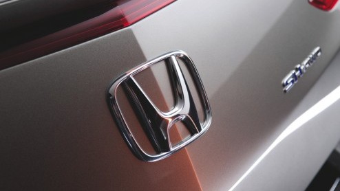 In de race voor lagere CO2-emissies blijven de Japanners ook hybridetechniek verfijnen. Er staan drie nieuwe systemen op stapel waarvan het huzarenstukje voor de nieuwe NSX bedoeld is. In 2015 ziet ee