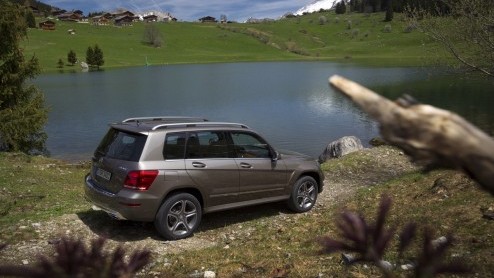 Wat is dat toch met de Mercedes-Benz GLK? Bouw je een stoere, compacte Gelnde in de geest van de legendarische G-Klasse, wil bijna niemand 'm (in Nederland) hebben! Onlangs is de compacte SUV verni