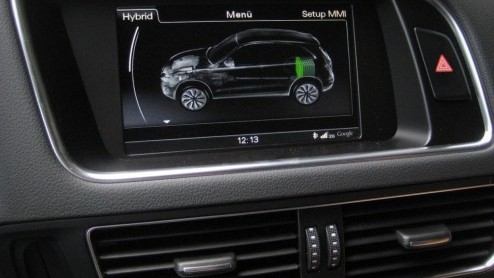 Hybridetechniek. Audi is er al even druk mee maar voegt nu echt het woord bij de daad met de introductie van de Q5 Hybrid quattro. De Duitsers benutten de techniek voor zowel winst in prestaties als v