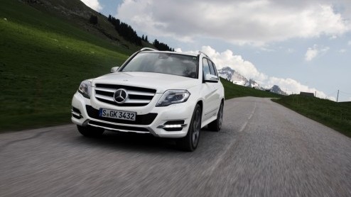 Wat is dat toch met de Mercedes-Benz GLK? Bouw je een stoere, compacte Gelnde in de geest van de legendarische G-Klasse, wil bijna niemand 'm (in Nederland) hebben! Onlangs is de compacte SUV verni
