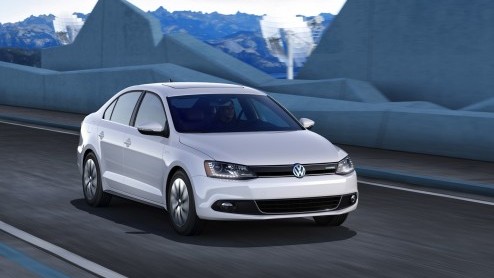 Volkswagen heeft een brede toekomstvisie. Naast de ontwikkeling van elektrische modellen wordt ook hybridtechniek omarmd. De Jetta Hybrid is de nieuwste aanwinst, zojuist gepresenteerd op de Autoshow