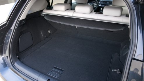 Lexus betreedt de wereld van de compacte middenklasser in het premiumsegment. Met de CT200h hebben de Japanners een antwoord op soortgenoten als de Audi A1, BMW 1 Serie en Volvo. Zij doen dat op hun e