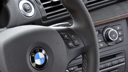 Men zegt wel eens; geen afscheid zonder vuurwerk. En dus komt BMW in de nadagen van de huidige 1 Serie met een spetterend topmodel, de 1 Serie M Coup. Voor 80 mille rijd je knallend de showroom uit m