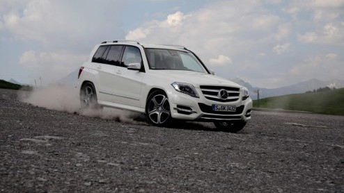 Wat is dat toch met de Mercedes-Benz GLK? Bouw je een stoere, compacte Gelnde in de geest van de legendarische G-Klasse, wil bijna niemand 'm (in Nederland) hebben! Onlangs is de compacte SUV verni