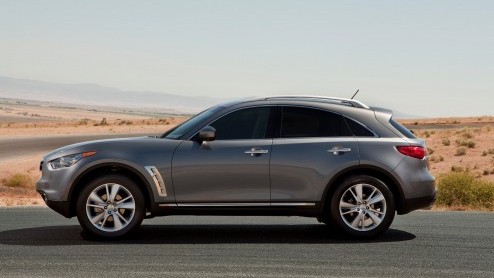 Infiniti geeft de FX een kleine opfrisser. Vooral de neus van de grote SUV is hierbij aangepakt. De officile presentatie vindt plaats op Pebble Beach Concours d'Elegance. Helaas vindt deze '2012 FX' 