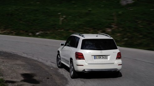 Wat is dat toch met de Mercedes-Benz GLK? Bouw je een stoere, compacte Gelnde in de geest van de legendarische G-Klasse, wil bijna niemand 'm (in Nederland) hebben! Onlangs is de compacte SUV verni