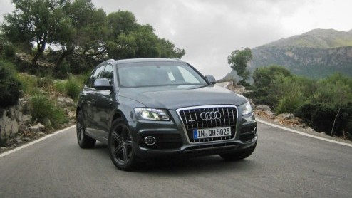 Hybridetechniek. Audi is er al even druk mee maar voegt nu echt het woord bij de daad met de introductie van de Q5 Hybrid quattro. De Duitsers benutten de techniek voor zowel winst in prestaties als v