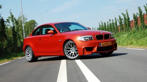 Men zegt wel eens; geen afscheid zonder vuurwerk. En dus komt BMW in de nadagen van de huidige 1 Serie met een spetterend topmodel, de 1 Serie M Coup. Voor 80 mille rijd je knallend de showroom uit m