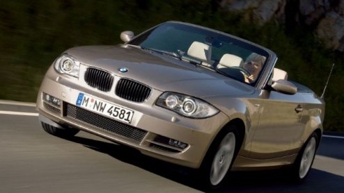 Na de uitbreiding van het 1-serie gamma met de 1 serie Coup is er nu ook de 1-serie Cabriolet! In tegenstelling tot de trend is hij niet voorzien van een stalen klapdak, maar van een stoffen exemplaa