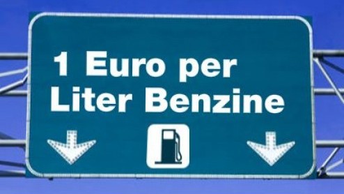 Een liter benzine tanken in Nederland voor 1 euro? Het kan echt. Daar moet je wel wat voor doen. Het autobedrijf Kroymans Alkmaar in Uitgeest geeft alle mensen die dit jaar nog bij de merkdealer een o