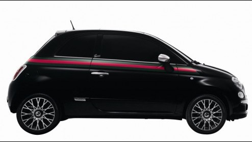 In het jaar dat Gucci haar 90ste verjaardag viert, presenteer het Italiaanse modemerk in samenwerking met Fiat de Fiat 500 by Gucci. Deze speciale versie van het populaire model beleeft zijn wereldp