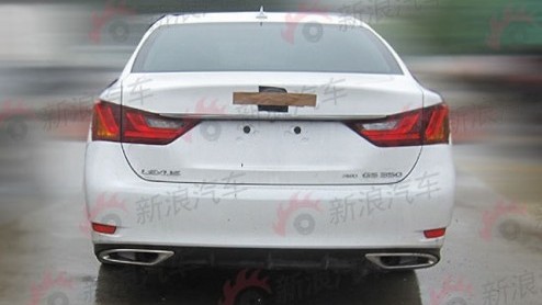 Een geheim is er om te verklappen? Voorafgaand aan de introductie van de Lexus GS op Pebble Beach zijn er al foto's van de nieuwe sedan uitgelekt die nietsverhullend zijn.