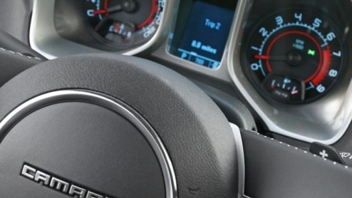 De Chevrolet Camaro is van oorsprong een echte Amerikaanse muscle car. Chevrolet Nederland gaat de auto nu ook officieel leveren in ons land. Er zijn echter wel wat aanpassingen gedaan om de auto in E