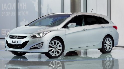 Dit jaar moet de Hyundai i40 de bakens verzetten in het (zakelijke) middenklasse segment. Vanaf juni staat hij eerst als stationwagon in de showroom. De glansrijke Sonata-opvolger wordt leverbaar met
