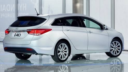 Dit jaar moet de Hyundai i40 de bakens verzetten in het (zakelijke) middenklasse segment. Vanaf juni staat hij eerst als stationwagon in de showroom. De glansrijke Sonata-opvolger wordt leverbaar met