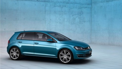 De langverwachte nieuwe Golf is een feit! Volkswagen heeft de zevende generatie zojuist in Berlijn wereldkundig gemaakt. Helemaal opnieuw opgebouwd, nog zuiniger en volgende maand bestelbaar.