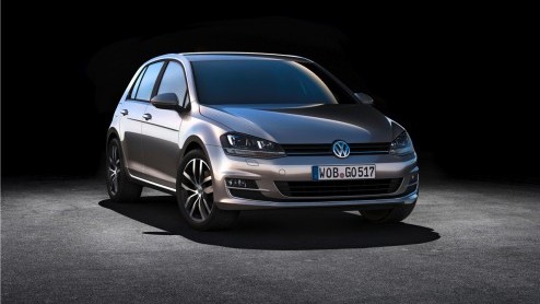 De langverwachte nieuwe Golf is een feit! Volkswagen heeft de zevende generatie zojuist in Berlijn wereldkundig gemaakt. Helemaal opnieuw opgebouwd, nog zuiniger en volgende maand bestelbaar.