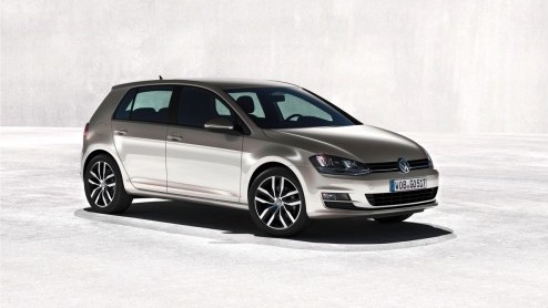 De langverwachte nieuwe Golf is een feit! Volkswagen heeft de zevende generatie zojuist in Berlijn wereldkundig gemaakt. Helemaal opnieuw opgebouwd, nog zuiniger en volgende maand bestelbaar.