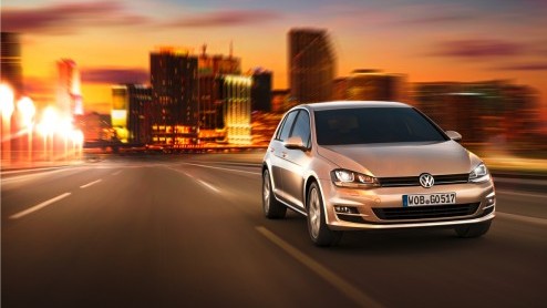 De langverwachte nieuwe Golf is een feit! Volkswagen heeft de zevende generatie zojuist in Berlijn wereldkundig gemaakt. Helemaal opnieuw opgebouwd, nog zuiniger en volgende maand bestelbaar.