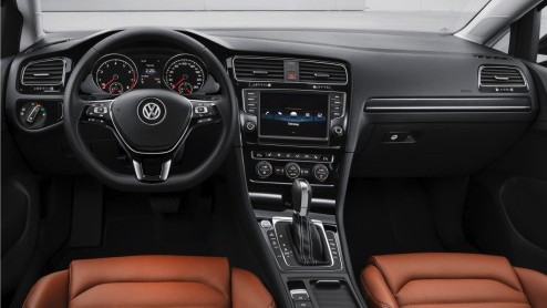 De langverwachte nieuwe Golf is een feit! Volkswagen heeft de zevende generatie zojuist in Berlijn wereldkundig gemaakt. Helemaal opnieuw opgebouwd, nog zuiniger en volgende maand bestelbaar.