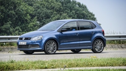 Volkswagen slaat met de Polo BlueGT een sportief bruggetje tussen de 1.2 TSI en de GTI. Geheel tegen onze verwachting in is die nieuwe BlueGT met z'n 140 pk sterke 1.4 TSI ook nog de zuinigste Polo op