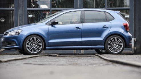 Volkswagen slaat met de Polo BlueGT een sportief bruggetje tussen de 1.2 TSI en de GTI. Geheel tegen onze verwachting in is die nieuwe BlueGT met z'n 140 pk sterke 1.4 TSI ook nog de zuinigste Polo op