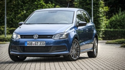 Volkswagen slaat met de Polo BlueGT een sportief bruggetje tussen de 1.2 TSI en de GTI. Geheel tegen onze verwachting in is die nieuwe BlueGT met z'n 140 pk sterke 1.4 TSI ook nog de zuinigste Polo op