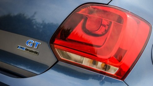 Volkswagen slaat met de Polo BlueGT een sportief bruggetje tussen de 1.2 TSI en de GTI. Geheel tegen onze verwachting in is die nieuwe BlueGT met z'n 140 pk sterke 1.4 TSI ook nog de zuinigste Polo op
