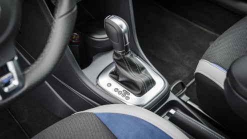 Volkswagen slaat met de Polo BlueGT een sportief bruggetje tussen de 1.2 TSI en de GTI. Geheel tegen onze verwachting in is die nieuwe BlueGT met z'n 140 pk sterke 1.4 TSI ook nog de zuinigste Polo op