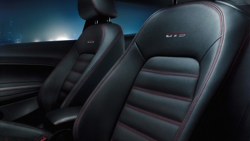 In Leipzig laat Volkswagen zich weer van de sportieve kant zien. Op de autotentoonstelling aldaar is zowel de (Passat) CC R-Line als de Scirocco GTS met 210 pk present. Beide autos verschijnen eind d
