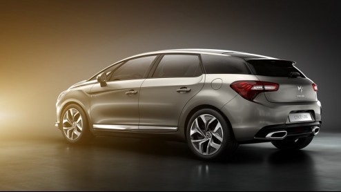 Daar is hij dan, de nieuwe Citron DS5! Citroen heeft de derde DS-telg zojuist onthuld tijdens de autoshow van Sjanghai. De introductie van de nieuwe Fransoos op Nederlandse bodem staat gepland voor e