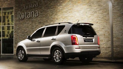Eerder dit jaar had SsangYong het ons al beloofd dat de Rexton weer een facelift zou krijgen. Inmiddels hebben de Koreanen er een boekje over open gedaan. De SUV wordt rondom opgefrist en krijgt daarn