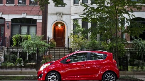 Vanaf het voorjaar, eind maart begin april, staat de vernieuwde Chevrolet Spark bij de dealer. Alle reden dus om de prijzen en uitvoeringen bekend te maken. De kleine Amerikaan komt er in vier uitvoer