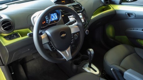 Vanaf het voorjaar, eind maart begin april, staat de vernieuwde Chevrolet Spark bij de dealer. Alle reden dus om de prijzen en uitvoeringen bekend te maken. De kleine Amerikaan komt er in vier uitvoer