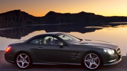 En daar is de Mercedes-Benz SL in geuren en kleuren. Dit zijn de officile beelden, gelekt via een Duits forum. Daar had men geen geduld meer af te wachten tot de presentatie op de Detroit Motor Show.