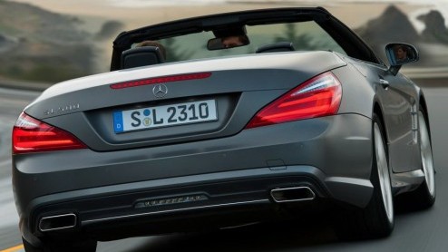 En daar is de Mercedes-Benz SL in geuren en kleuren. Dit zijn de officile beelden, gelekt via een Duits forum. Daar had men geen geduld meer af te wachten tot de presentatie op de Detroit Motor Show.